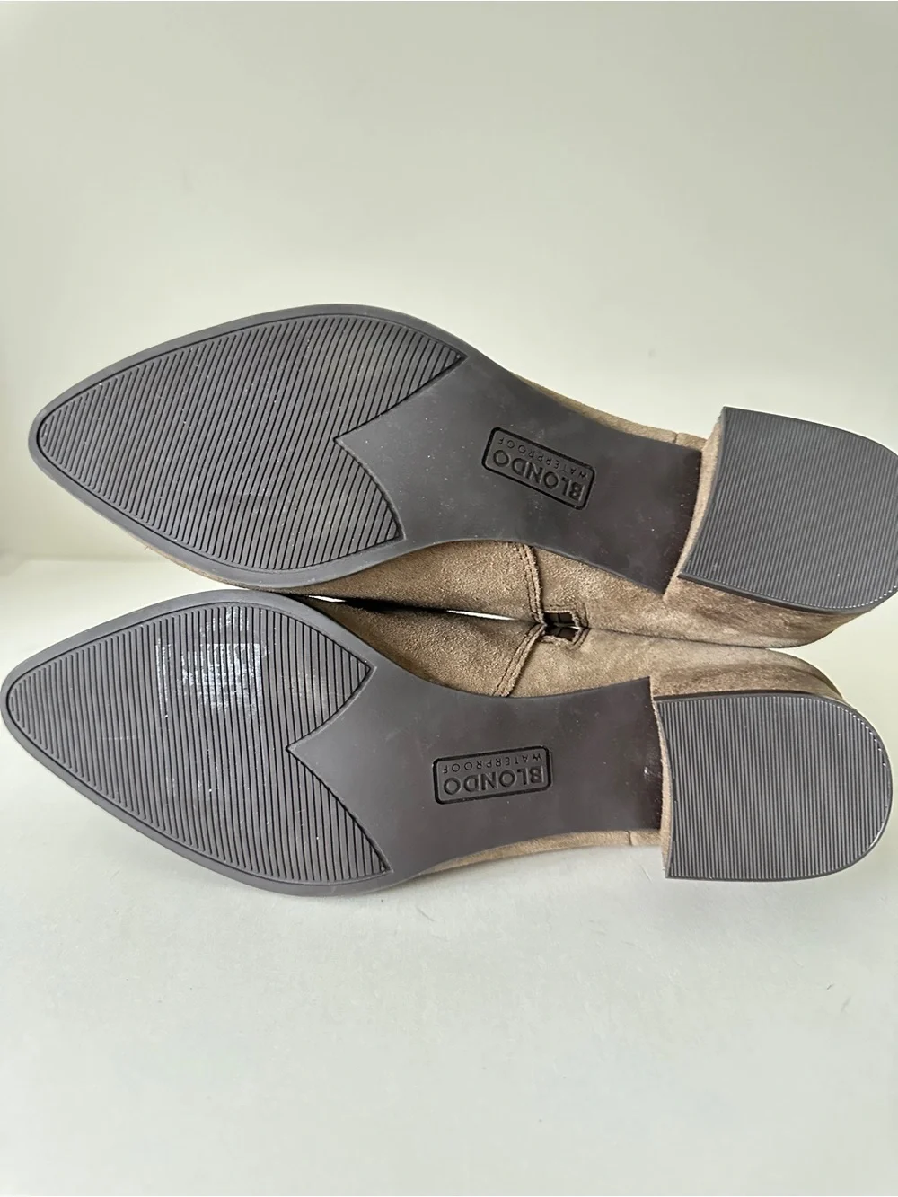 NEW Blondo Arena Taupe Suede Waterproof Ankle Classic Women's Booties, Sz 8.5M